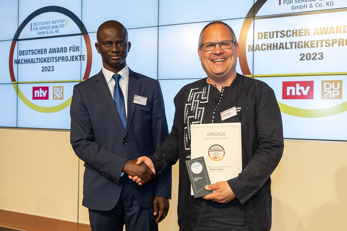 1. Preis - dt. Award für Nachhaltigkeitsprojekte.
Mehr Infos: zenaga.de #nachhaltigkeitsprojekte