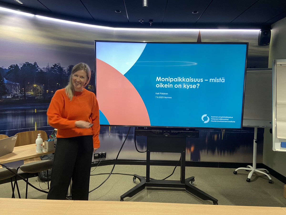 MariKattilakos2's tweet photo. Tänään tietoa ja keskustelua #monipaikkaisuus ilmiön paikallisista muodoista sekä kehittämisen mahdollisuuksista ja tarpeista #Nurmes #MONIPOKA @Psaukko1 @kati_pitkanen @UEFSpatia @ktl_uef @SYKEinfo https://t.co/K9iuH9clP3