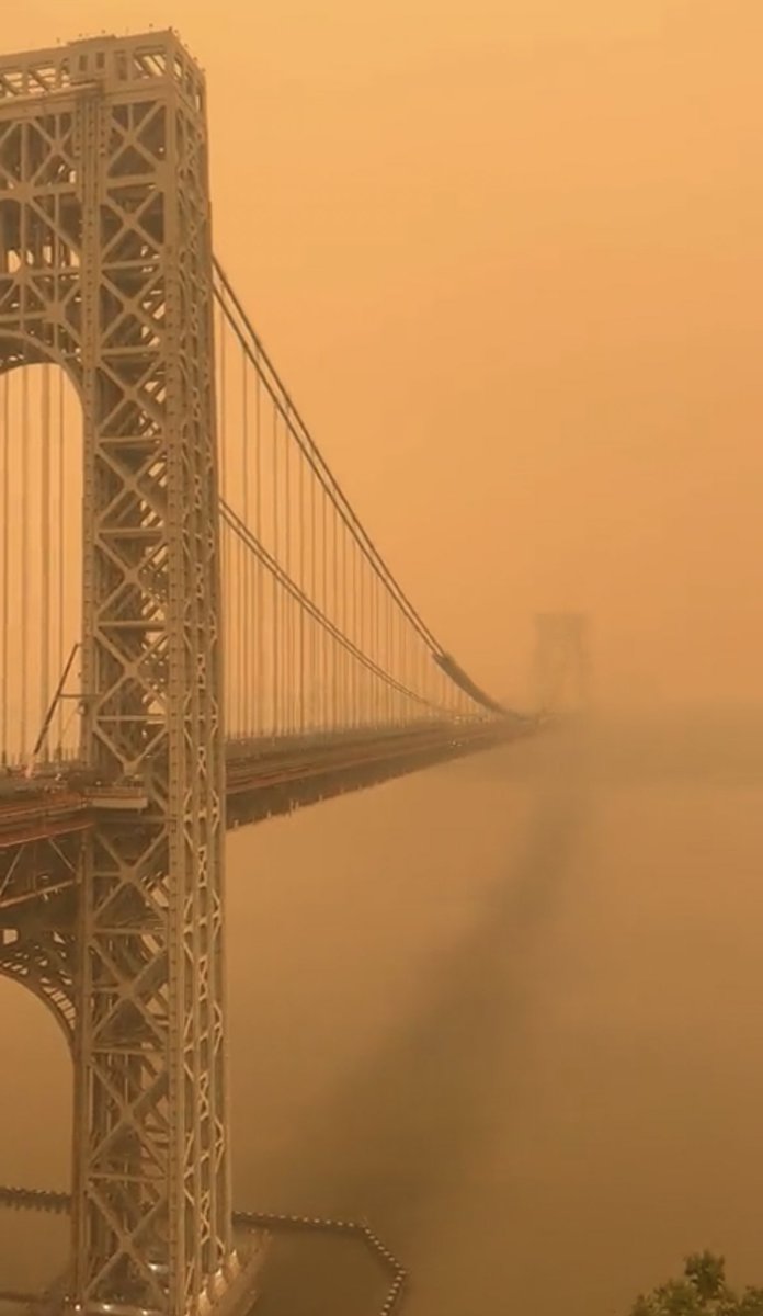 BuzzingPop's tweet photo. New York City is now ranked the most polluted city in the world following the Canada wildfires yesterday. https://t.co/JbE3JKOaPQ