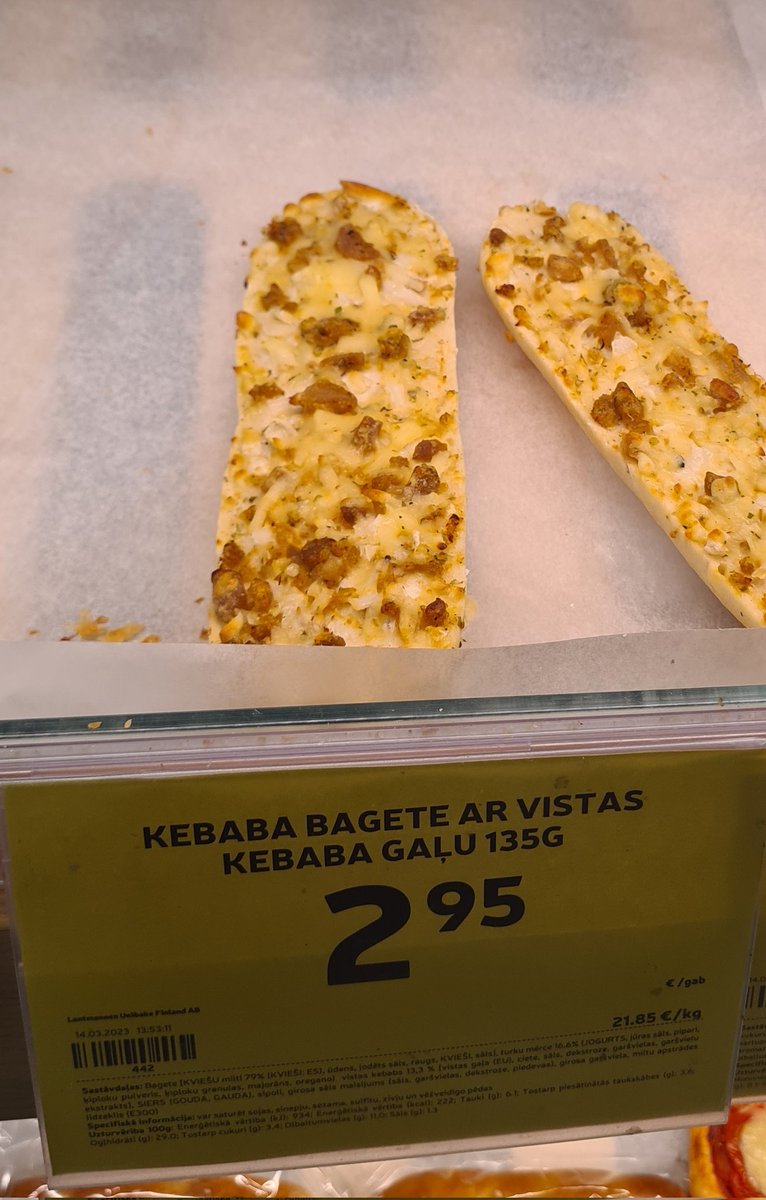 Es ikdienā īsti nebrīnos par cenām, jo it is what it is.
BET RIMI - malači! 
Trīs eiro par cietu maizi ar tieši necik toppinga, kas kilogramā maksā 22 eiro? Srsly? Manuprāt, pat labākie Rīgas kebabi kilogramā ne tuvu tik nemaksā.
This is mental and sick, <a href="/RimiLatvija/">Rimi</a> .