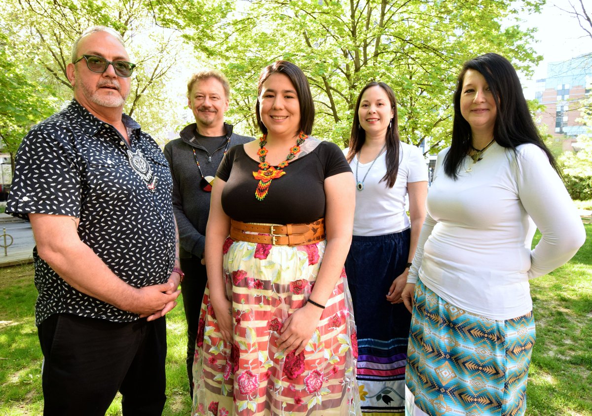 UHN's tweet photo. The Indigenous Health Program (IHP) and UHN’s Emergency Medicine Team have partnered to introduce the Indigenous Patient Navigators in the emergency departments, to provide support, care and resources to Indigenous patients. #NIHM2023 

Read more → https://t.co/3eyC0ha7fd https://t.co/jYl718HWXE