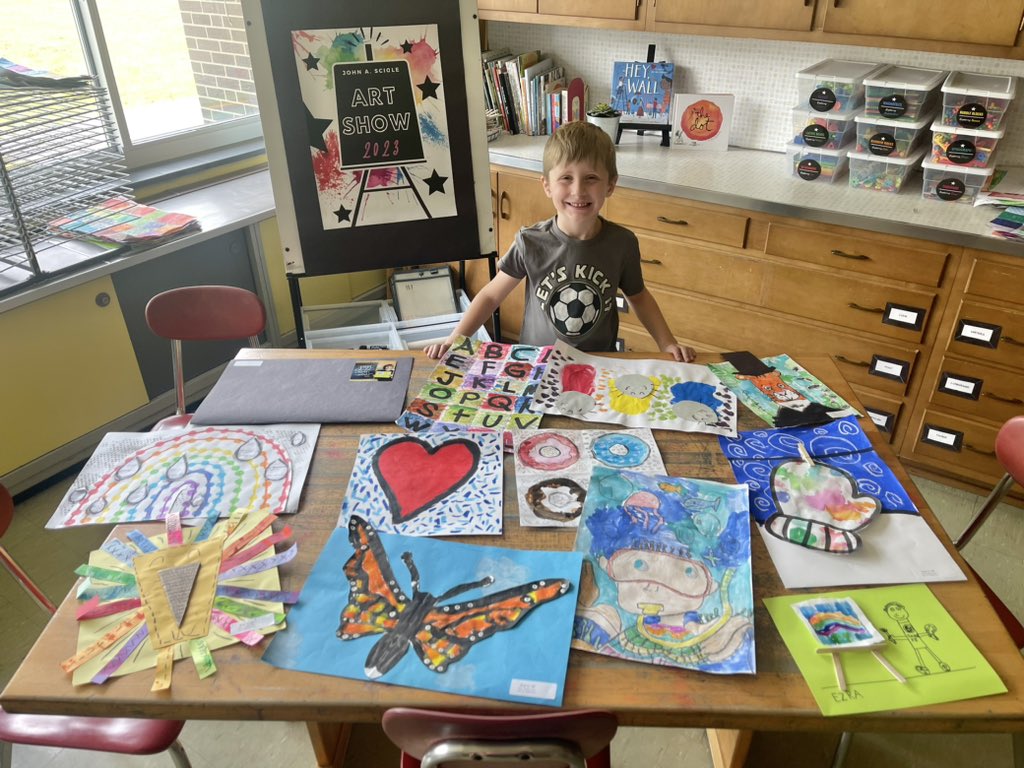 Ratka_K's tweet photo. Portfolio week! Nothing beats their excitement to take home a year’s worth of artwork.
Except maybe watching them do it four years more grown ♥️ #elementaryart #arted #legendarylearning https://t.co/zreDxbW4MM