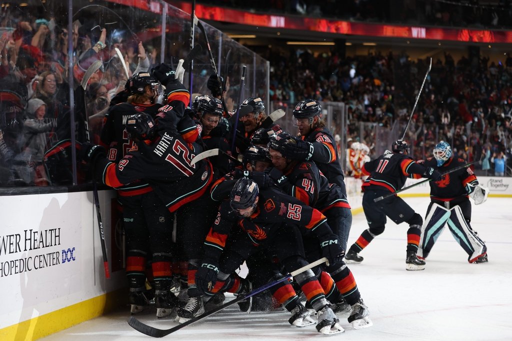 JuddSpicer's tweet photo. Do you believe in Oracles?...
New from the @Firebirds Insider: #CalderCup Championship Preview, 'Birds vs. @TheHersheyBears.
Lace-up w/ history, stats, analysis (and prediction) right here:
https://t.co/rXOYYtfdOK 
#Hockey #AHL #palmsprings @pwilliamsAHL https://t.co/AEhZ9yIQZC