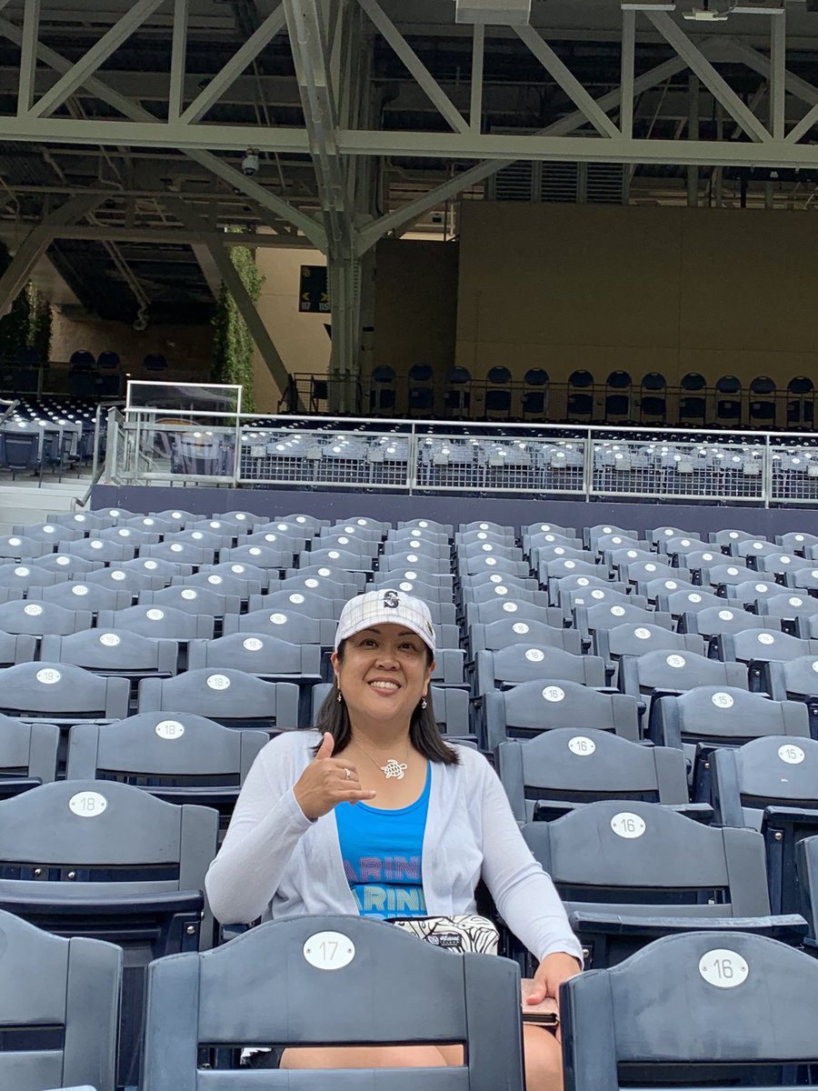 MikeintheCouv's tweet photo. First time seeing @PetcoPark. With @UWPebbles Go M’s!!! Mow’em down George!! 🤙🏽
#WhereWeRoot @ROOTSPORTS_NW @TheDaveSimsShow @AngieMentink @heygoldy @shannondrayer https://t.co/fB9PFanX4A