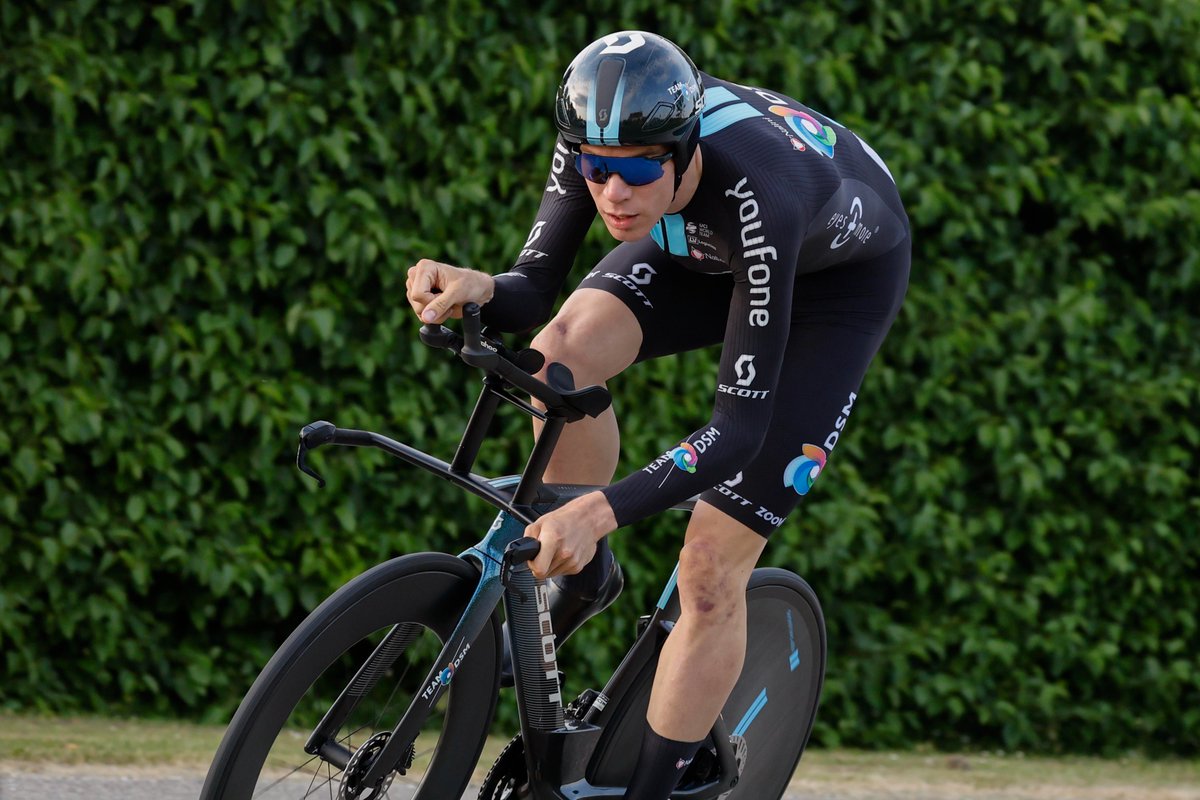 picnicpostnl's tweet photo. We said it's fast!π₯π²
Incredible scenes as @nilseekhoff takes the Team DSM's first victory on the newly released @bikeonscott Plasma RC TT in the prologue of the @ZLM_TOUR!
#KeepChallenging #BluePrecision #NOSHORTCUTS #ZLMTour https://t.co/gJRV5Z7mpX