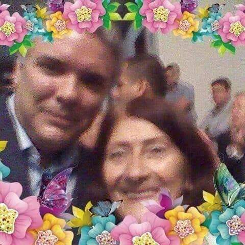 FlorMariaSerna5's tweet photo. @IvanDuque @RobertoJairo_Q @QuindioGob Mi recordado Expresidente Dr Iván Duque de el tengo muchisimos  Recuerdos cuando era candidato para la Presidencia de Colombia recuerdo muy bien cuando el Expresidente Alvaro Uribe me lo presentó en un Club muy elegante  en Manizales donde aprovechamos para tomarnos unas fotos. https://t.co/S97C4TJTGg