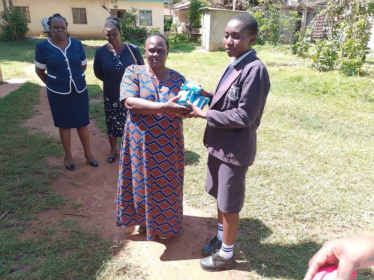 creadis2's tweet photo. CREADIS through a private sector stakeholders partnership received Sanitary towels support from @iProcureltd  to be distributed to vulnerable girls enrolled in our OVC Program. In attendance were Beneficiaries, CHVs, and Senior Assistant County Commissioner Madam Christine Wafula https://t.co/LJb9CMm0d5