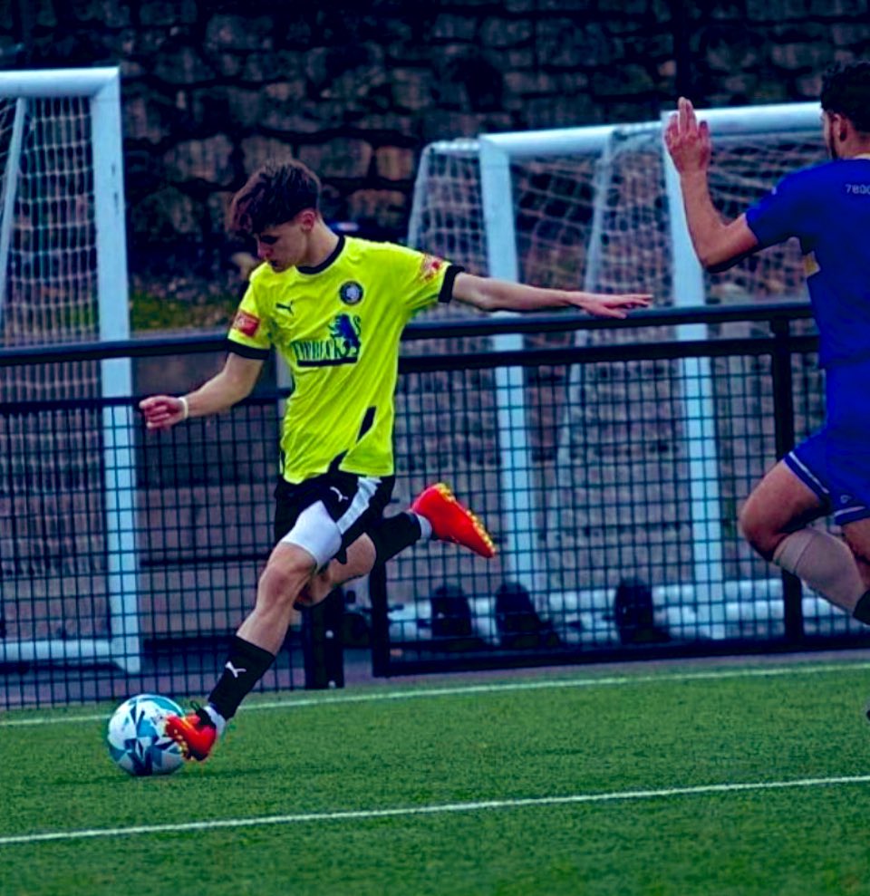 FreeAgentsFC's tweet photo. Name: Tobias Gregory
Age: 19
Position: Midfielder/Winger
Location: South Yorkshire
Previous Clubs: Leeds United College, Worksop Town res, Sheffield Fc res.

Step 6 or above- willing to travel 

Highlight video: 
https://t.co/3XeSznj5tP https://t.co/Bqs4DVENGO