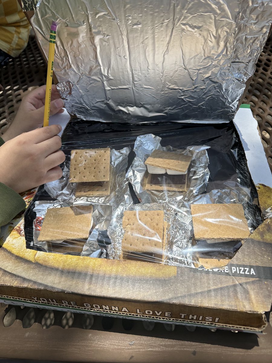Sharon_Tipping1's tweet photo. So much fun today at Bane Mustang Summer School! Solar ovens and s’mores to investigate adding heat to solids in @Miriam Chatelle’s room! #BaneMustangs #CFISD #CFISDScience #LearningIsFun https://t.co/0BAHSBKioi