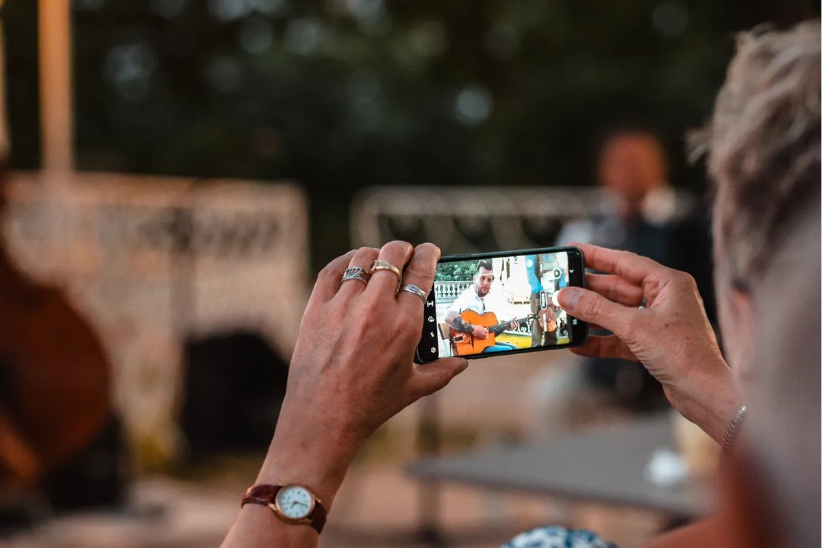 MarineClk's tweet photo. ✨Retour en images sur une soirée jeudi'jonnais. Chaque jeudi de l'été des animations festives prennent place à @dijon 🎶🎨
✨Focus d'une belle ambiance musicale dans le jardin Darcy sur la terrasse de Romy. 
📆 Jusqu'au 24 août 2023.
Credit 📸 @MarineClk https://t.co/8EbszwpMqn