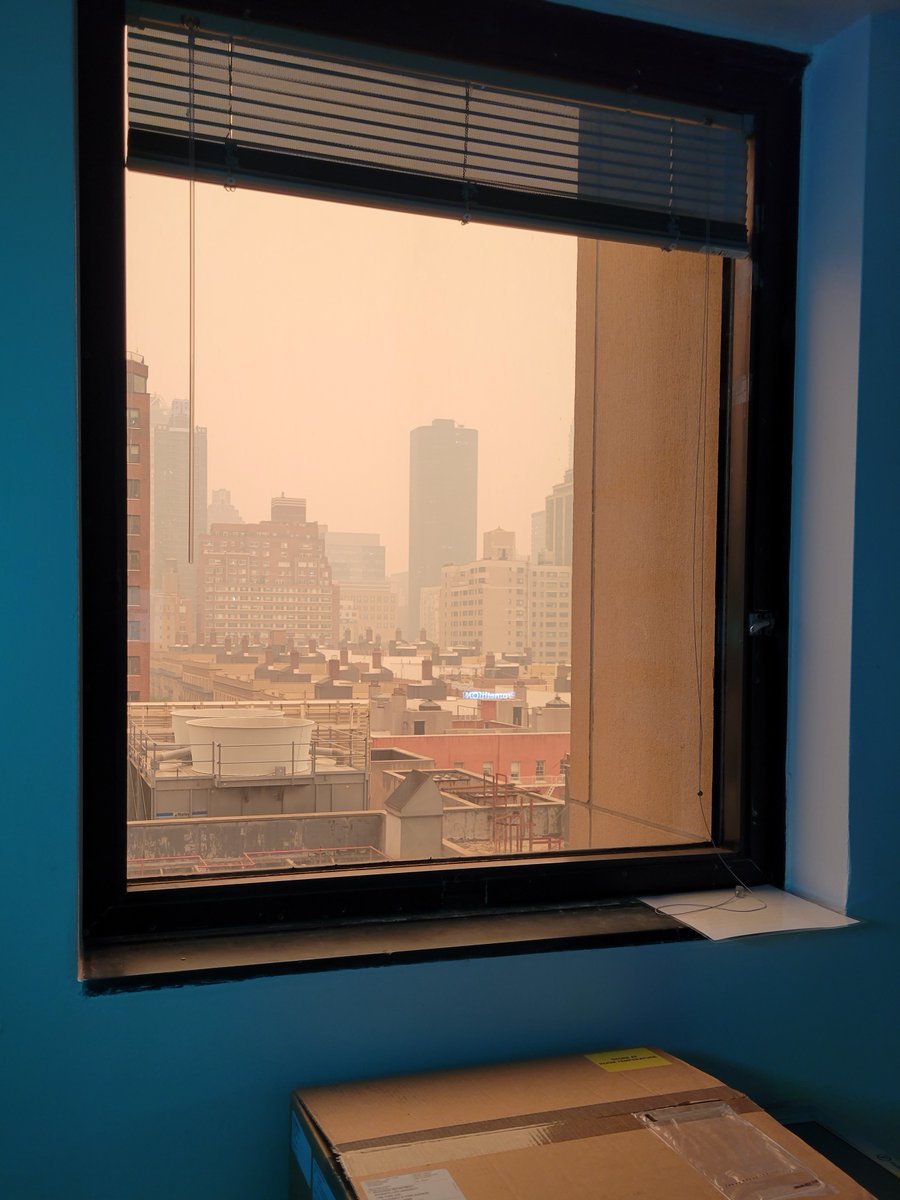 The view from the <a href="/genomewarriors/">Vertebrate Genome Lab (VGL)</a> sequencing room today.