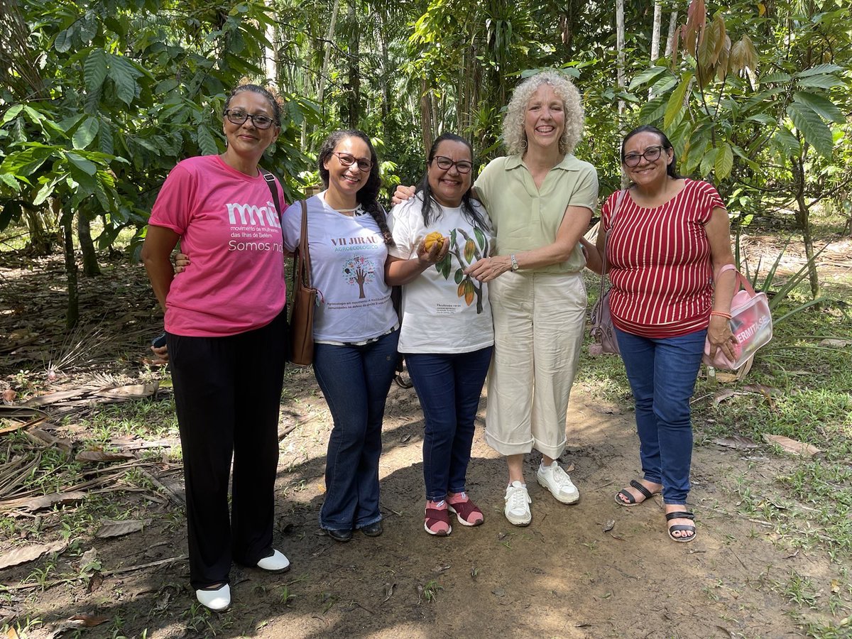 climatemorgan's tweet photo. Happy to be in 🇧🇷 with @ABaerbock working with the impressive @MarinaSilva &amp; team. Visiting #Belém enabled us to meet these four inspiring women who are preserving the forest while selling sustainable products. Preserving trees together with communities is clearly the way to go. https://t.co/YzTDEBkKvn