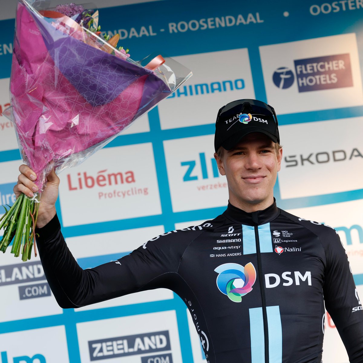 picnicpostnl's tweet photo. Proud! ๐๐ป
@nilseekhoff honours the @dsmfirmenich colours atop the podium! ๐ตโซ
#KeepChallenging #PerformanceThroughNutrition #ZLMTour https://t.co/JVBN8eB4Lg