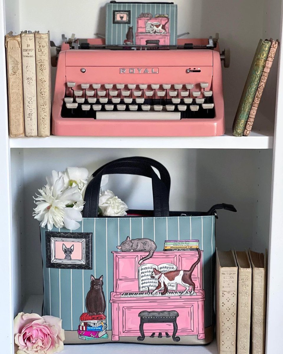 Piano Cats Multiway Grab Bag yoshigoods.com/products/piano… 🐈 🐈‍⬛ #yoshigoods #cat #kitten #piano #bookshelf #books #typewriter #author