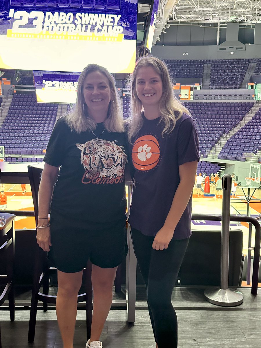 Abby Knauff tweet media