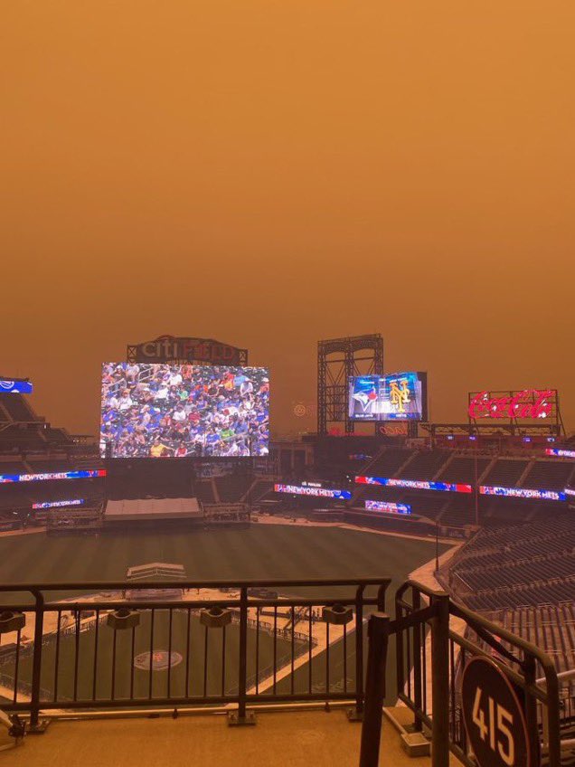 What it currently looks like at Citi Field. #Mets 

Image via: @genymets