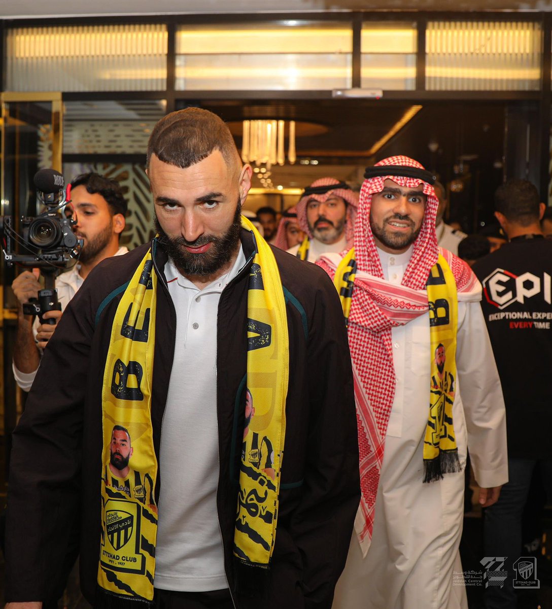 ittihad's tweet photo. من نظرة الهدّاف تعرف خوافي.. 🙄🔥
#Benzema2Ittihad
#here2inspireKSA https://t.co/eeua4w53IR