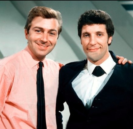 Happy Birthday Welsh singer Sir Tom Jones, now 83 years old. Below, Tom with Des O\Connor. 