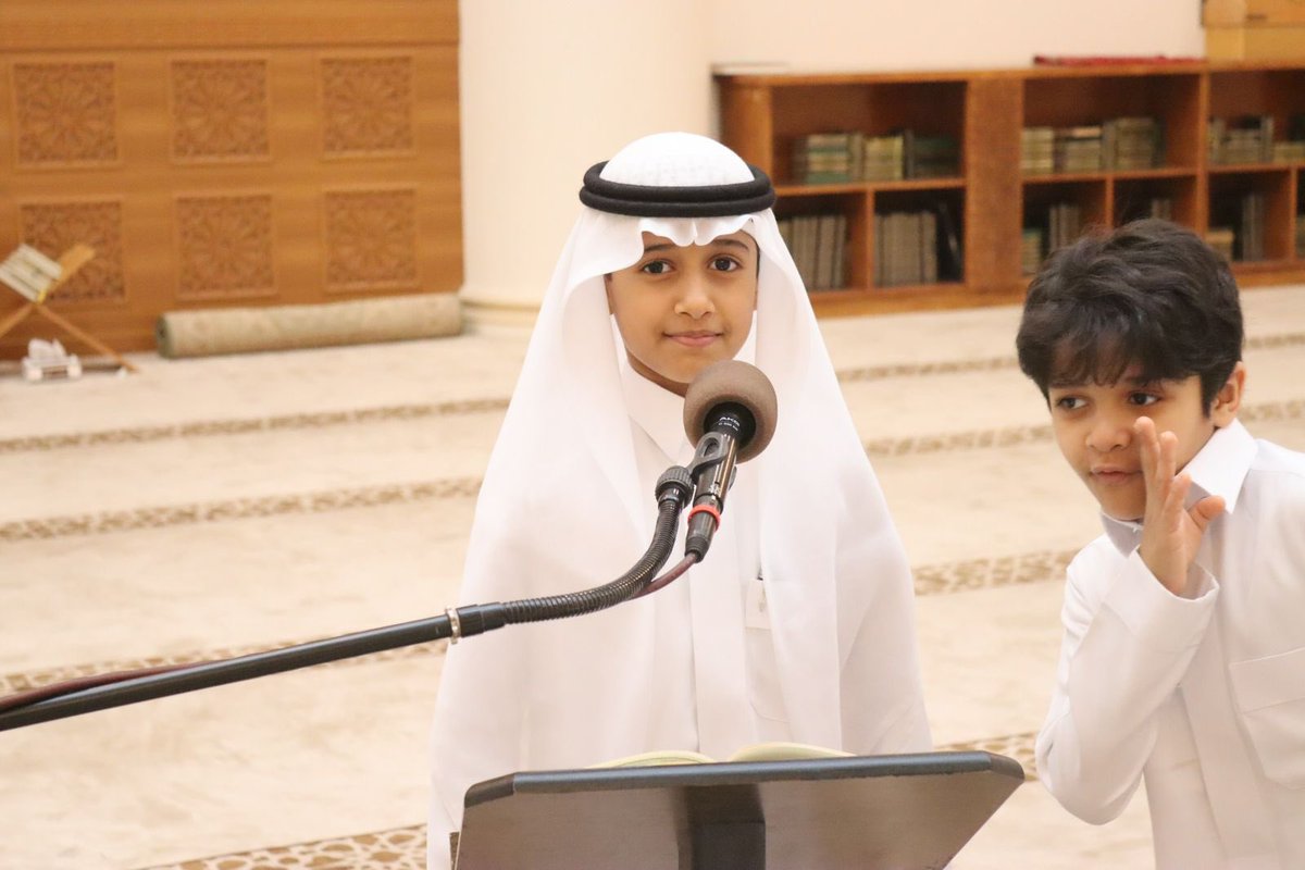 qbs1434's tweet photo. بحضور مدير ادارة المساجد والدعوة والارشاد بالاحساء الاستاذ صالح الدقيل وفقه الله #قبس_للقرآن_والسنة_والخطابة تكرم تسعة من الطلاب الحفظة والمجازين بالقرآن الكريم بالسند المتصل إلى رسول الله صلى الله عليه وسلم مهنئينهم بهذا المنجز ومتمنين لهم المزيد من التوفيق كما تشكر الجمعية فضيلة الشيخ جلول ابراهيم سالمي شيخ الحلقة وابنه ابراهيم على مابذلاه من جهد تعليمي مميز