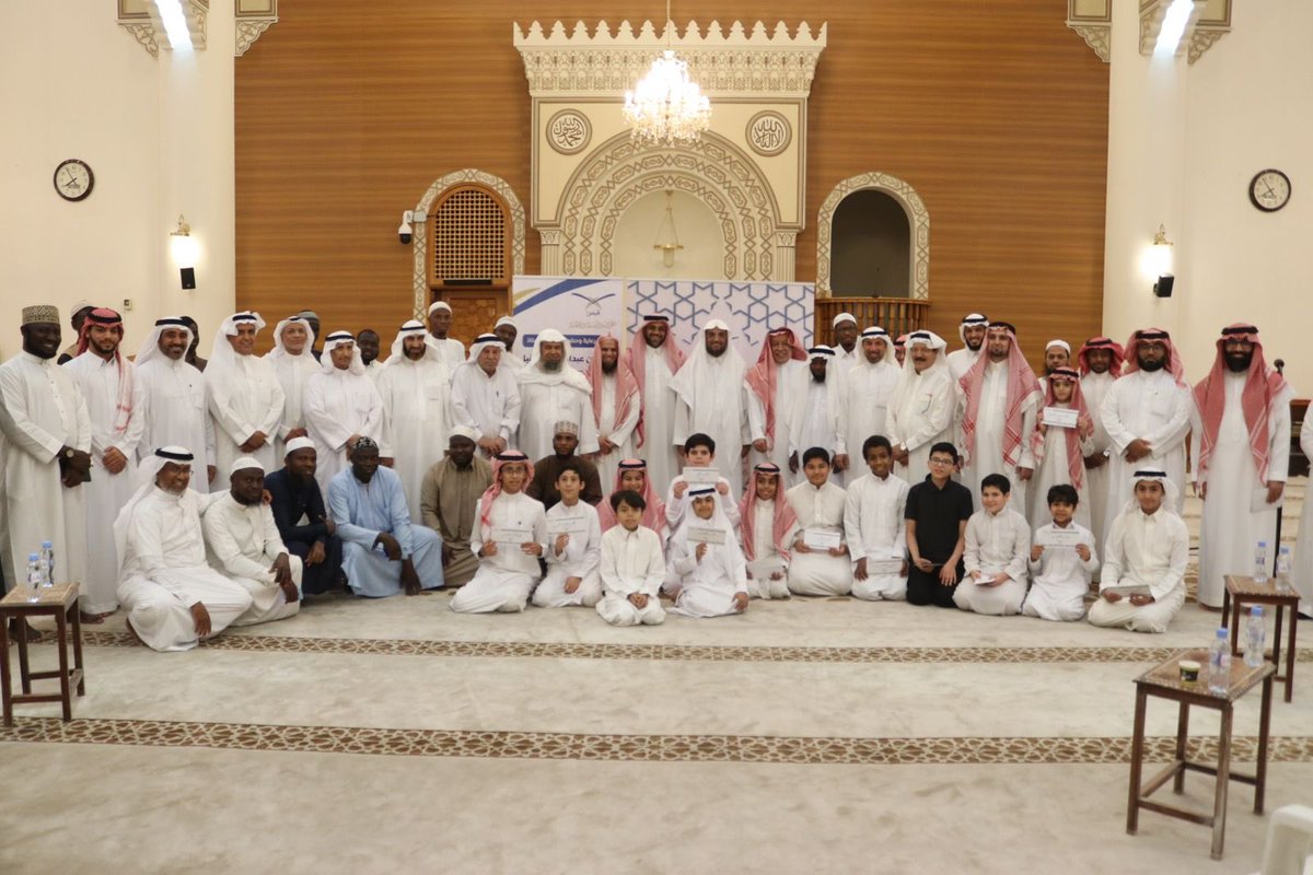qbs1434's tweet photo. بحضور مدير ادارة المساجد والدعوة والارشاد بالاحساء الاستاذ صالح الدقيل وفقه الله #قبس_للقرآن_والسنة_والخطابة تكرم تسعة من الطلاب الحفظة والمجازين بالقرآن الكريم بالسند المتصل إلى رسول الله صلى الله عليه وسلم مهنئينهم بهذا المنجز ومتمنين لهم المزيد من التوفيق كما تشكر الجمعية فضيلة الشيخ جلول ابراهيم سالمي شيخ الحلقة وابنه ابراهيم على مابذلاه من جهد تعليمي مميز