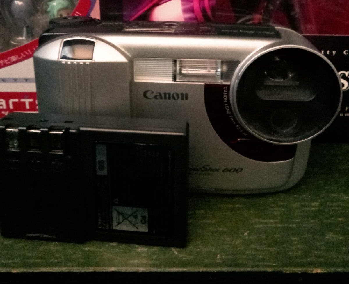 I finally found a site where they sell NB-6N battery for my Powershot 600. I should be waiting for the 23rd but it's 3 days of shipping. So I can use it next week. I'll just do no take-out this month #vintagecamera #canon #digicam #powershot