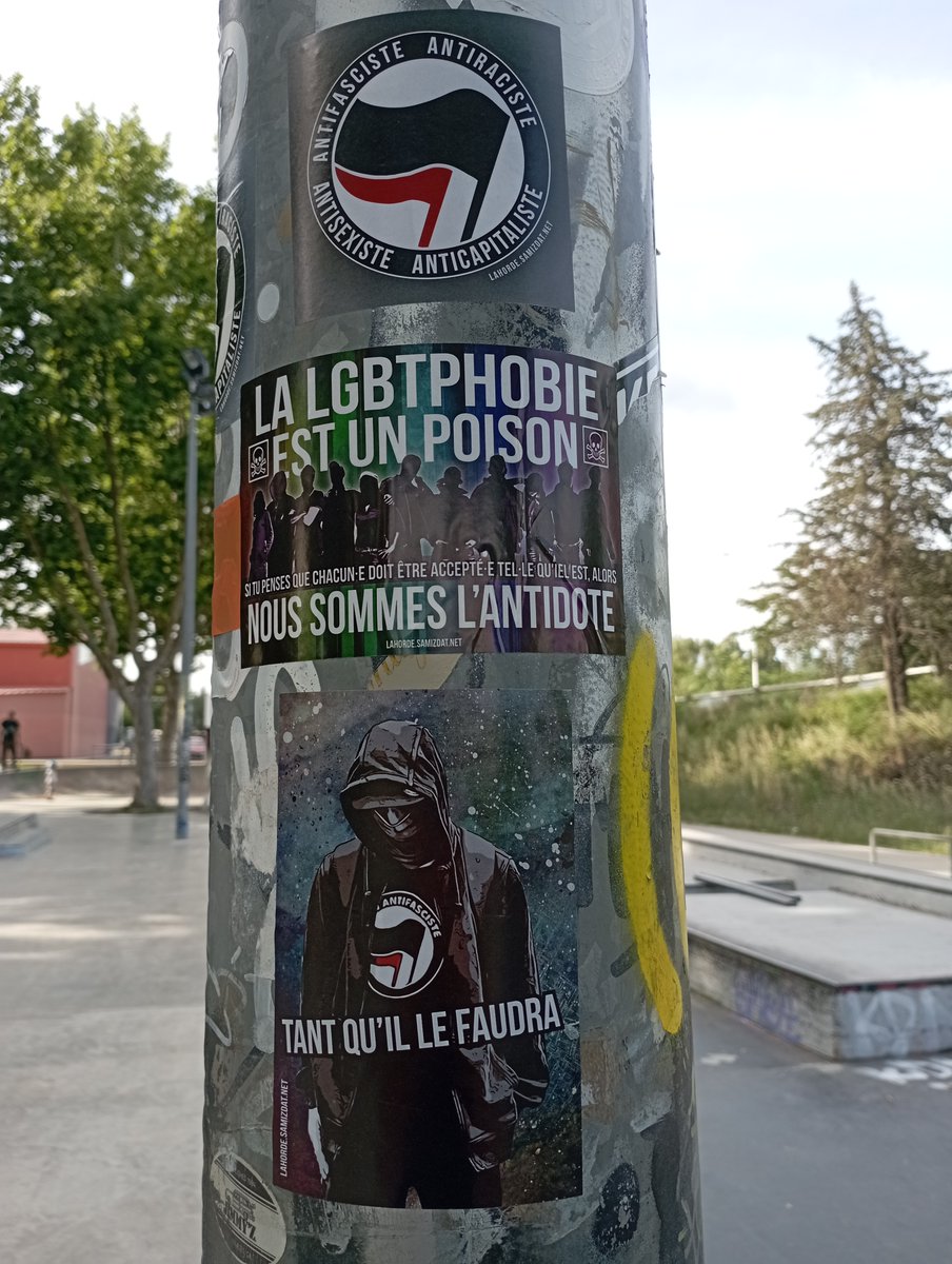 AtraBilis161's tweet photo. Quand les sacs à merde décollent et bien je recolle !!! 161 Crew section Némausus...
Pas grand monde qui colle sur Nîmes et c'est bien dommage !!!!! Bougez les Nîmois car je me sens seul !!!!!!!!!!
@lahorde_antifa 
#antifa161 #zbeul161 #lahordeantifa161 https://t.co/3U80kec2qe