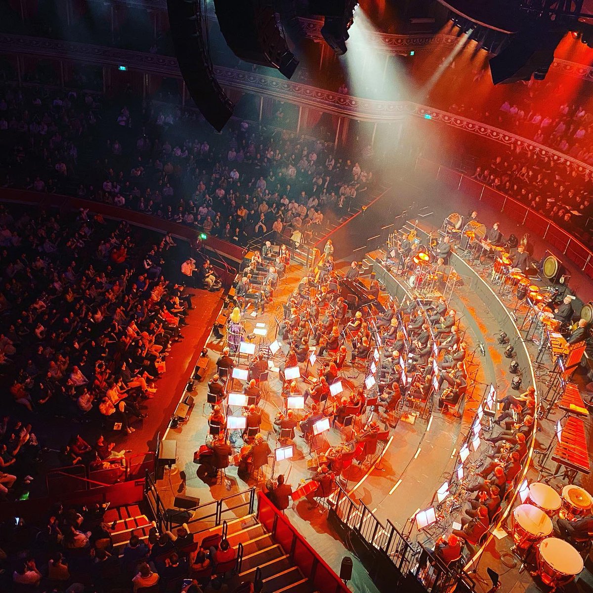 Jd_kelly's tweet photo. Went to @RoyalAlbertHall yesterday with my partner to see #VideoGamesInConcert such a wonderful show, @rpoonline & Choir were so talented, & @eimearnoone was such a great conductor as well as composer. The other guests, soloists & vibes were incredible! #VideoGamesInConcert https://t.co/xwBJWO1zEZ