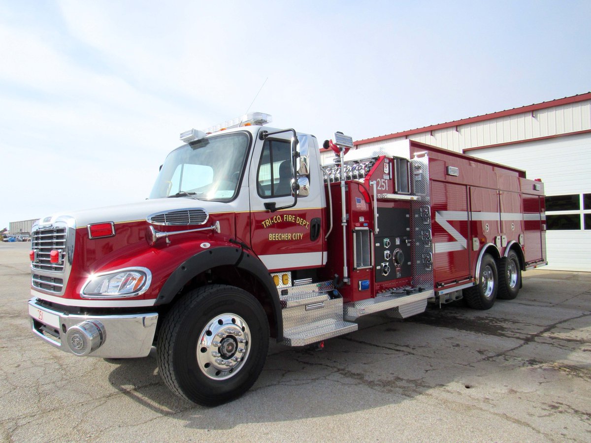 SmealFire's tweet photo. Tri-County Fire Protection District is hauling water with this Top Mount Pumper Tanker! Features include:
- Freightliner M2 112 Two-Door Cab
- Waterous CSU20 1500 GPM pump
- 3,000 gallon tank
Truck #5234 Sold by Fire Apparatus Supply Team
#Smeal #puttingfirstrespondersfirst https://t.co/Tarrad4bFz