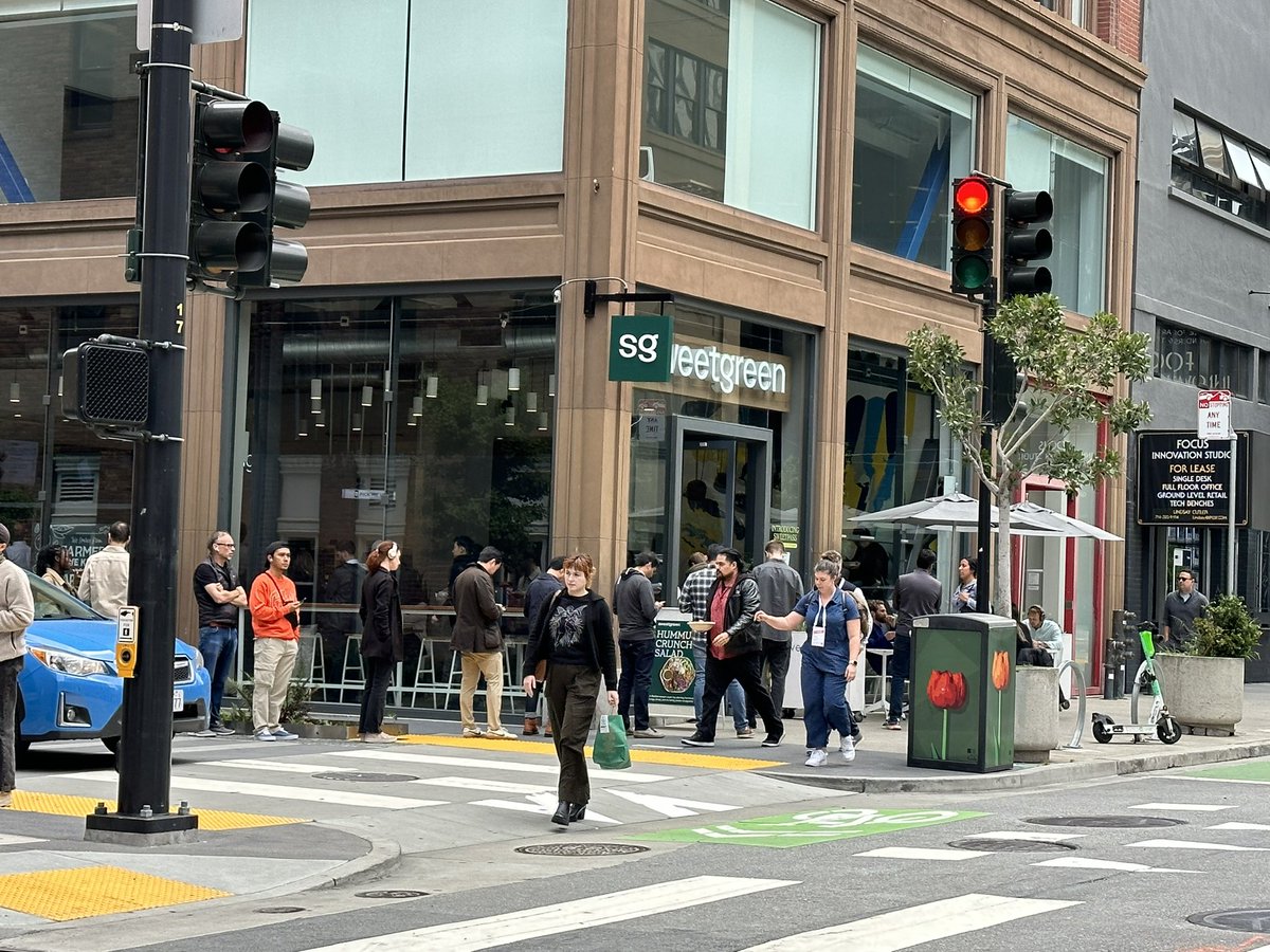 I love seeing a line out the door for $20 salads on 2nd Street in San Francisco. 
#returntooffice #SanFrancisco #jllcapitalmarkets