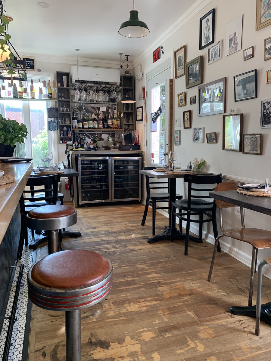 restaurantandem's tweet photo. Il fait gris mais au Tandem on est de bonne humeur pour notre première journée de la semaine ☺️

Ce soir il nous reste une table pour 2 en salle en manger suite à une annulation et nous avons de la place au bar pour venir piquer une jasette avec le Chef ! 

☎️: 514-277-3339 https://t.co/CNIBxDF97u