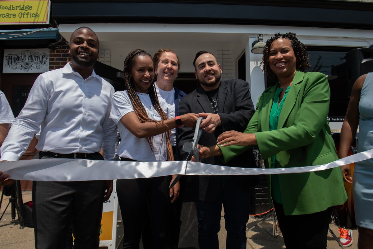 MayorBowser's tweet image. We are committed to supporting local businesses that bring jobs and resources to our neighborhoods. One way we can help is through grants like Nourish DC.

Aurora Market provides accessible, nutritional food to our community. Congratulations on the opening of your 2nd location!