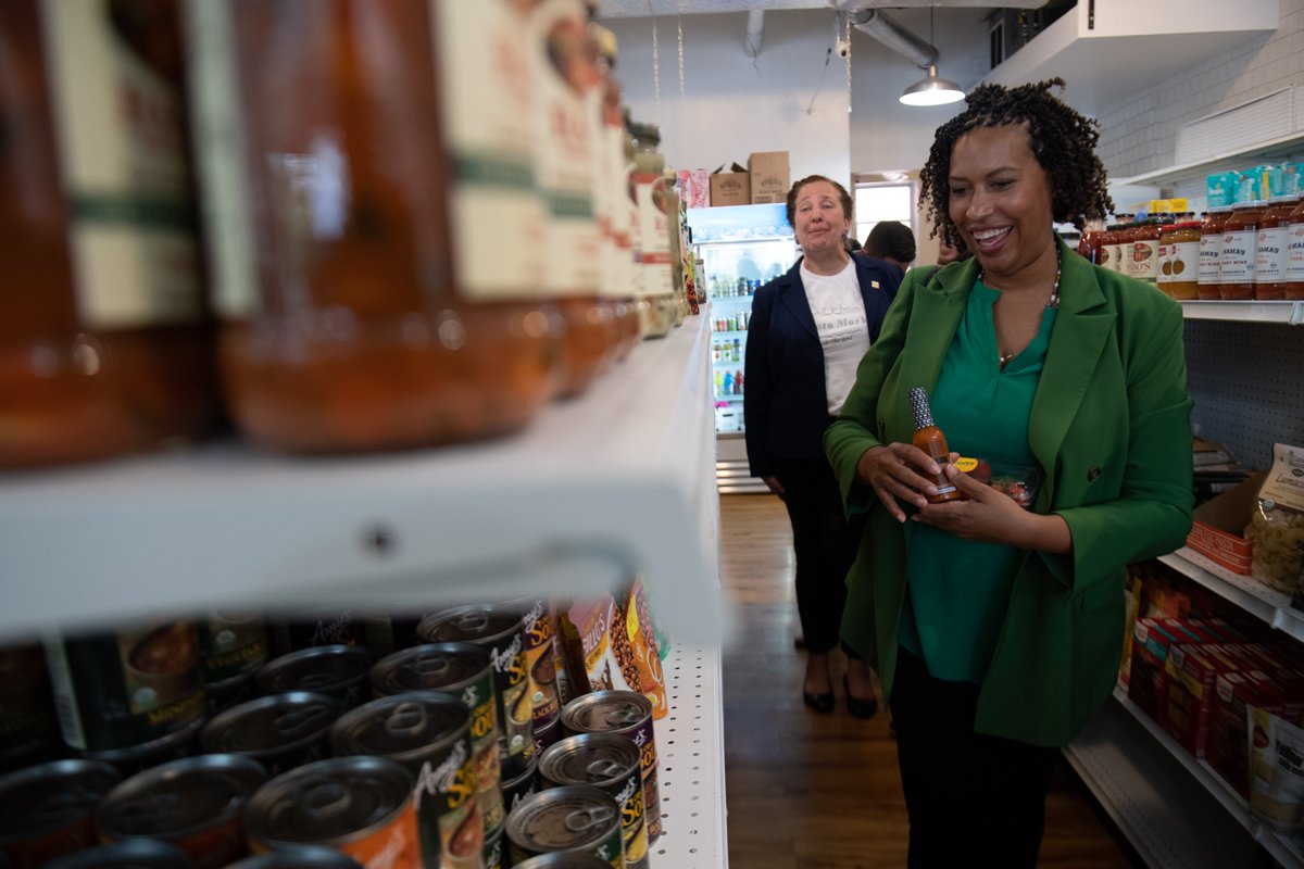 MayorBowser's tweet image. We are committed to supporting local businesses that bring jobs and resources to our neighborhoods. One way we can help is through grants like Nourish DC.

Aurora Market provides accessible, nutritional food to our community. Congratulations on the opening of your 2nd location!