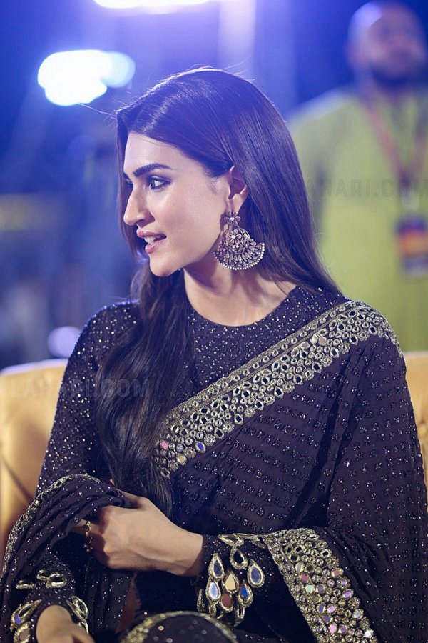 FyCyvQGagAEVlYI?format=jpg&name=900x900