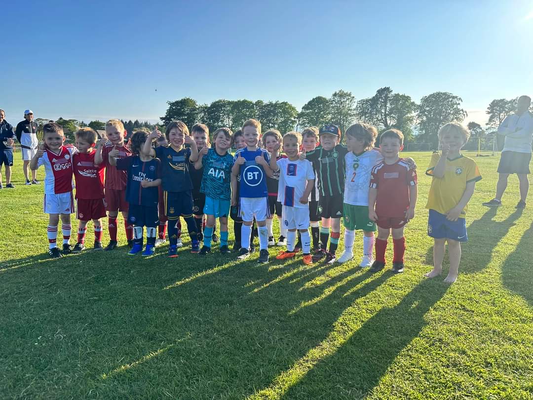 west_endfc's tweet photo. @west_endfc are proud to introduce our latest wee stars 🌟, The 2018s kicked off their first ever training session with lots of fun and games. Welcome to West End kids we hope your journey through football is an enjoyable one. 🔴⚪️🔴⚽️ #development #letthemplay #2018s #fun4s https://t.co/zCuEF5OJK0