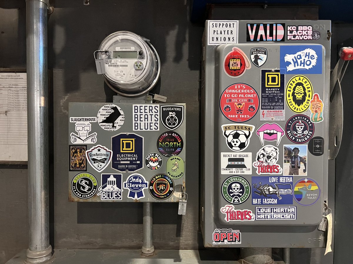 zlaka_84's tweet photo. Not a great game so far 65 min in down 2-0. Good time to document new stickers on the @ForwardMSNFC #ForwardClub electric boxes!! Love the @NoNapCity & @SillyTailgate stickers thanks to @DKBThinks!! Also a few new @fwdflock stickers designed by @tenzochris!! ⚽️🦩 https://t.co/LXYnflFfOA