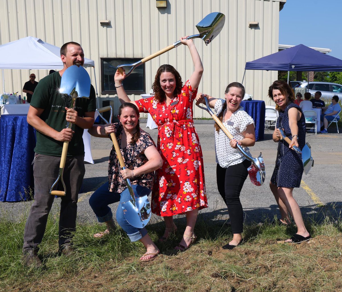 StateColle5073's tweet image. Let the construction begin!!! Thank you to our Board of Directors, Staff, Volunteers, Success With Honor , and Food Bank Friends for bearing the heat to help us celebrate. We had a fantastic time!