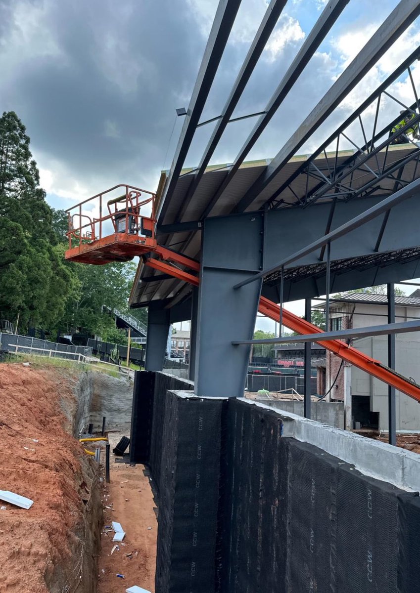 Steady Progress on the new indoor home of @UGAtennis and @UGAWomensTennis 👷‍♂️🛠️🚧🏗️🦺 #GoDawgs