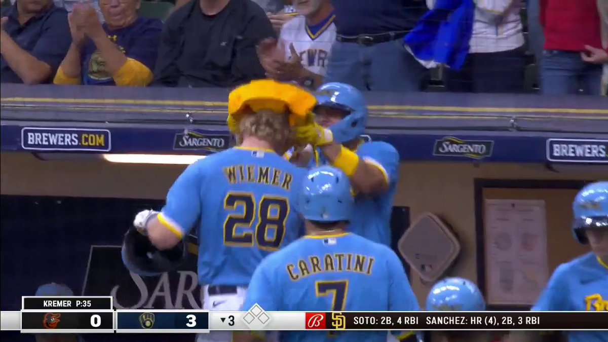 FanDuelSN_WI's tweet photo. He has been crowned. 🧀🧀 https://t.co/qLvL64m8tY