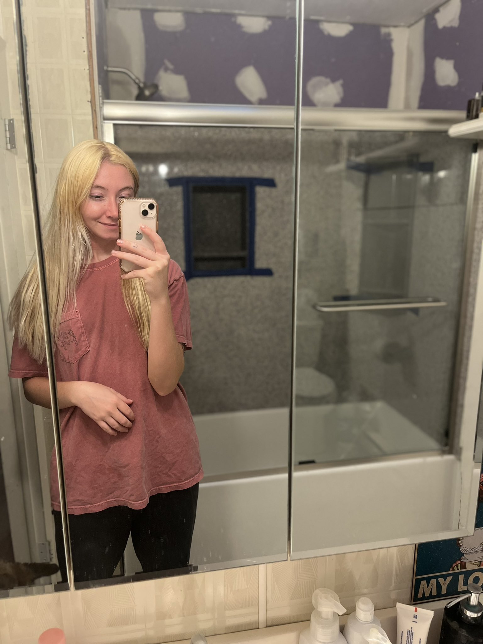 Smores05 on Twitter: "Bathroom update! That blue tub is GONE GOOD RIDDANCE 😂 tub content? 😉 also