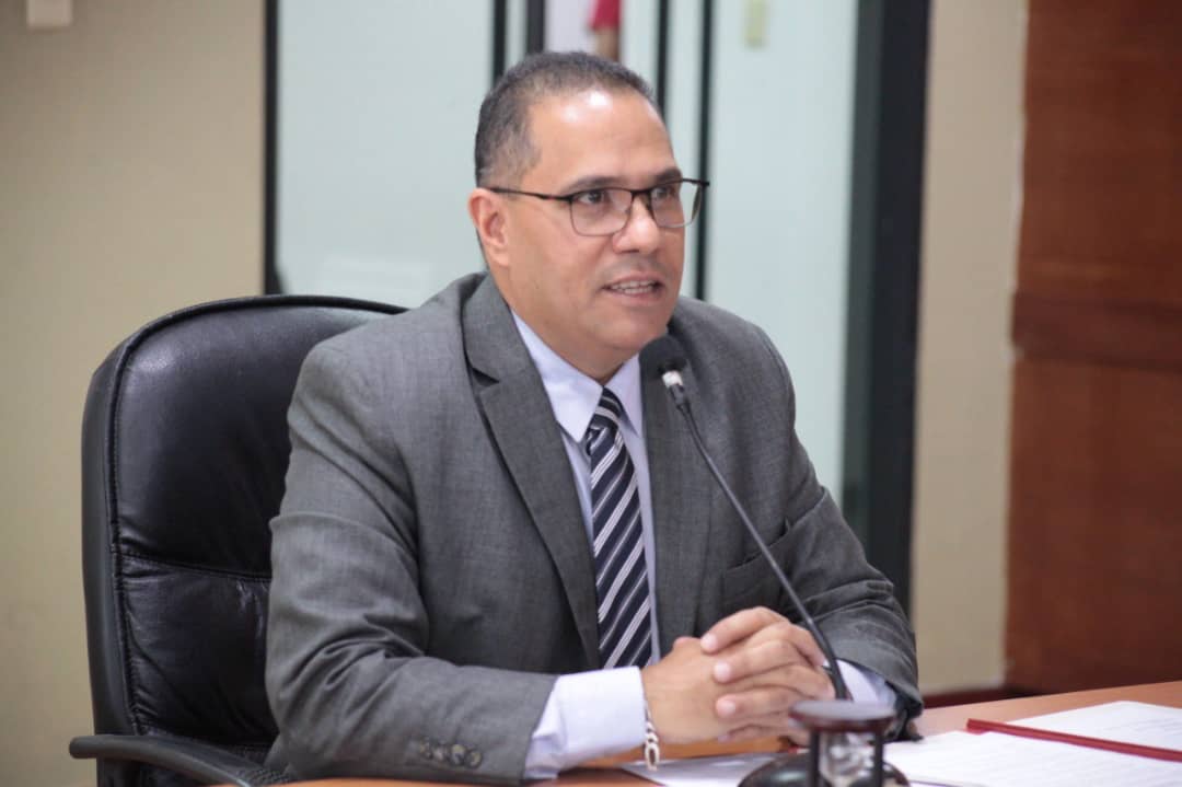 gabycomunas's tweet image. Para que el pueblo se empodere de las leyes, nos corresponde darlas a conocer y explicarlas. Por eso, nos hemos planteado un despliegue en todo el país para difundir la Ley Orgánica de Contraloría Social, luego de haber sido aprobada en 2da discusión en la AN.
#ContraloríaSocial