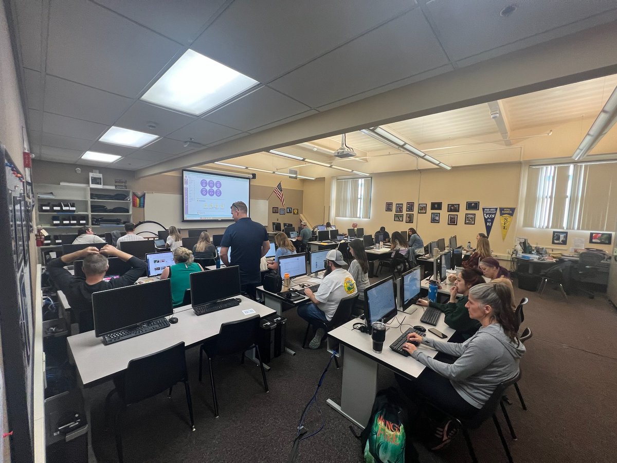 pdRJUHSD's tweet photo. @rjuhsd staff are still rocking it on #JuneSummit Day 3. Colleagues are teaching each other, building curriculum together, and showing off their lifelong learning mindsets as they dive into new experiences with #technology. Way to collaborate 🤝🎯⭐ https://t.co/GQCOf1GzVl