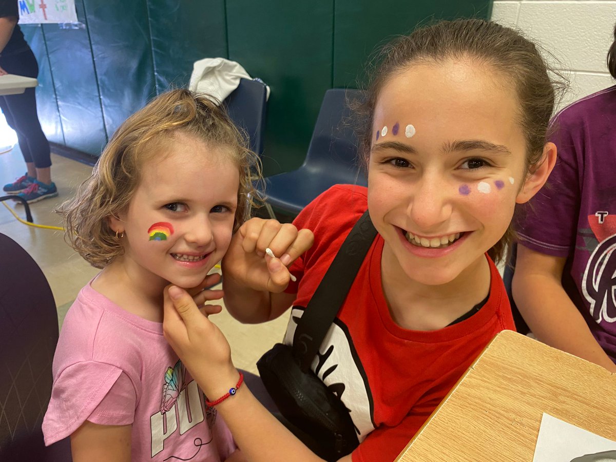 MaryWardNF's tweet photo. Family Food Truck Night highlights. Thank you to the many families for attending. What a great turnout. Thank you to our amazing staff for their assistance. #Tigerfamily😊 https://t.co/1HCYTGydJh