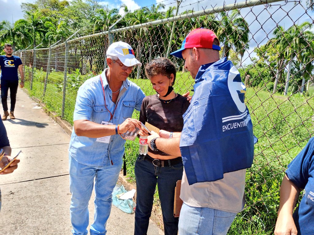 ECHeresBol's tweet image. #7Junio | Gran toma y volanteo en campaña a nuestra Candidata a la primaria @delsasolorzano 
Hoy llevamos el mensaje de Unión y Esperanza al Jardín Botánico, Calle Venezuela y Paseo Orinoco de nuestra amada #CiudadBolivar

¡Unidos por una Venezuela Libre y Democratica!
