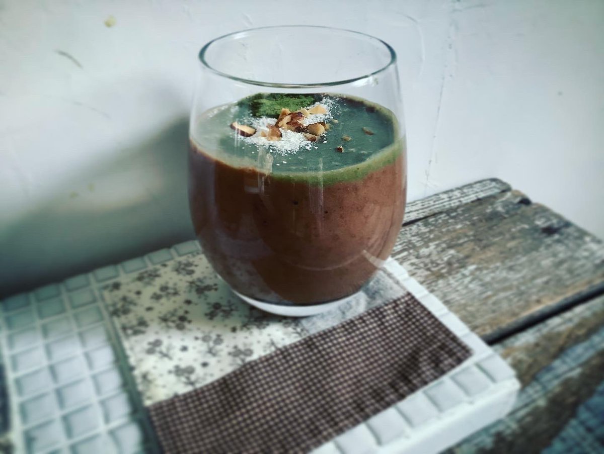 【Moringa  RawCacao  Bnana   nuts smoothie】

シャローム

おはようございます。

今朝のsmoothie

モリンガ…。

GABA. バナナにも含まれるトリプトファン

ビタミンA
ビタミンB群　　B1 B2 B6 ナイアシン　葉酸
ビタミンC
亜鉛　ポリフェノール

今日も素敵な一日を。

＃moringa 
#smoothie