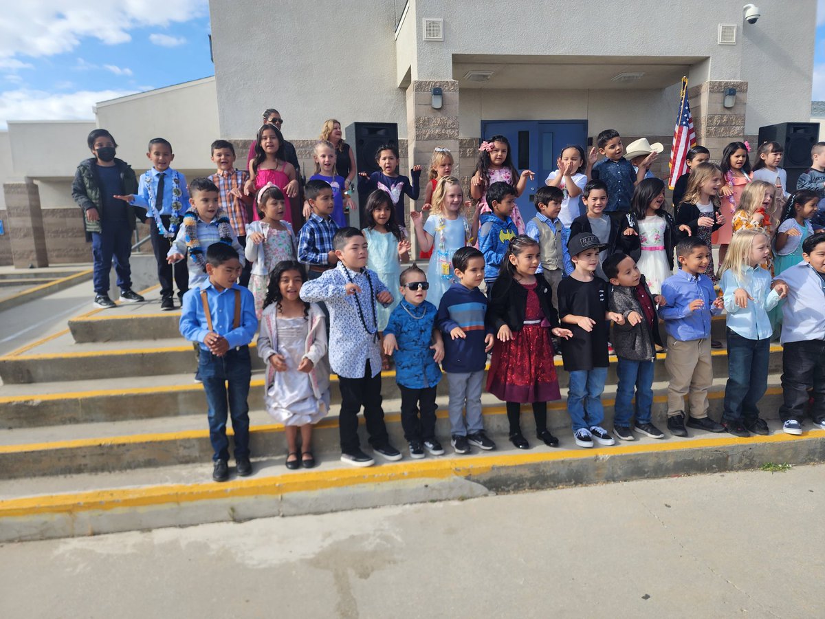 AVIDCoyotes's tweet photo. Kindergarten Promotion was just perfect! Congratulations! #snowlineschools #SnowlineUnited #PinonHillsLovesYourFace https://t.co/uwQ6Yt15kc
