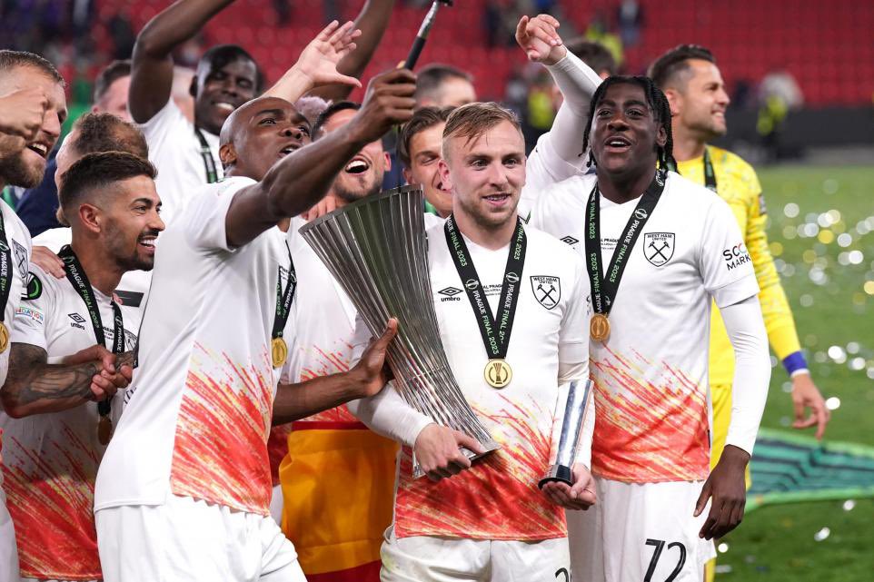 WestHam_Central's tweet photo. "It's what you always say, you want to score a last-minute winner and to do it in front of these fans, I thought I was going to cry, I'm just so happy. I can't put it into words, we've had a dream. I'm over the moon."

– match winner Jarrod Bowen ♥️ https://t.co/KA2uDaTpcN