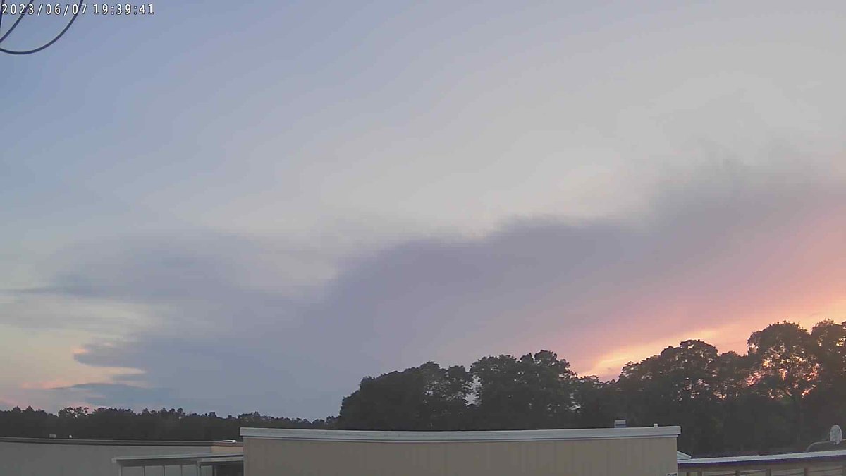PaxtonWxSTEM's tweet photo. Paxton School at sunset and it's 77.8 F. https://t.co/EmavEeVIig