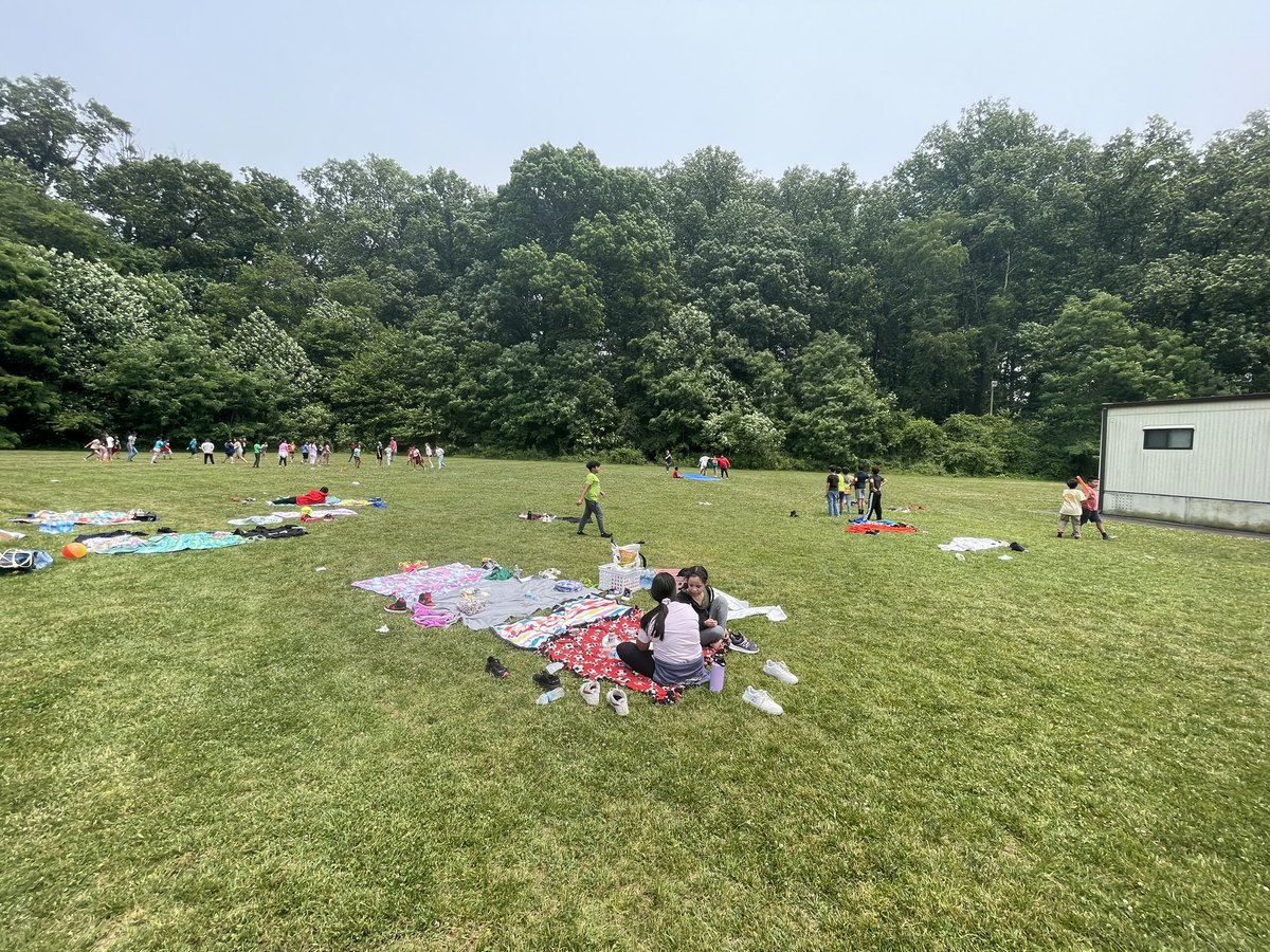 4th graders enjoyed their picnic lunch and outdoor game time yesterday to celebrate an amazing year! <a href="/GrahamRoadES/">Graham Road ES</a>