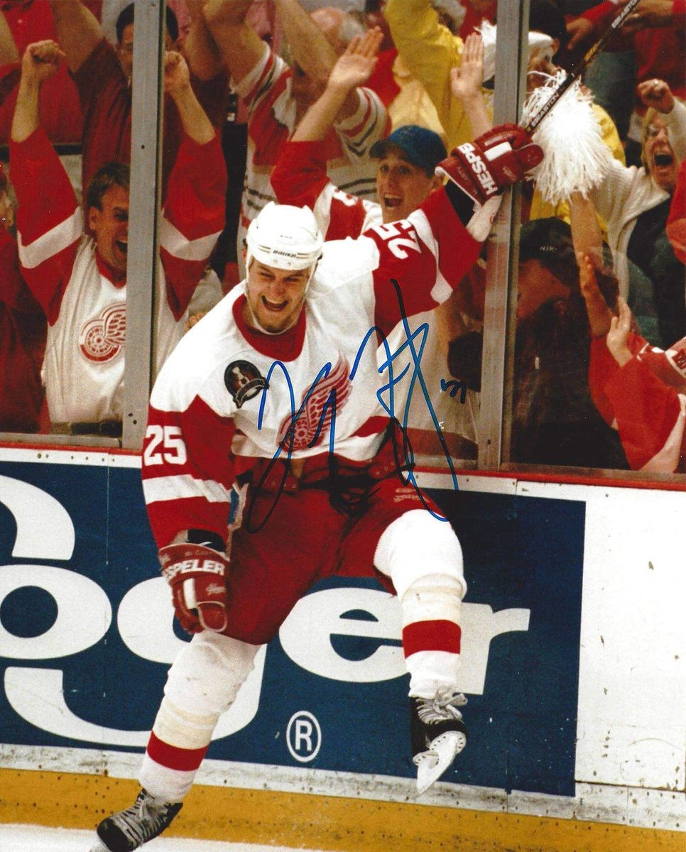KevinKY84's tweet photo. On June 7, 1997, it was Game 4 of the Stanley Cup Finals at the Joe Louis Arena. In the 2nd period, Darren McCarty put the puck past Ron Hextall for the Cup winning goal at 13:02 as the Red Wings completed the 4-0 sweep of the Flyers with a 2-1 win &amp; the 1997 Stanley Cup. #LGRW https://t.co/mjP87vBtvs