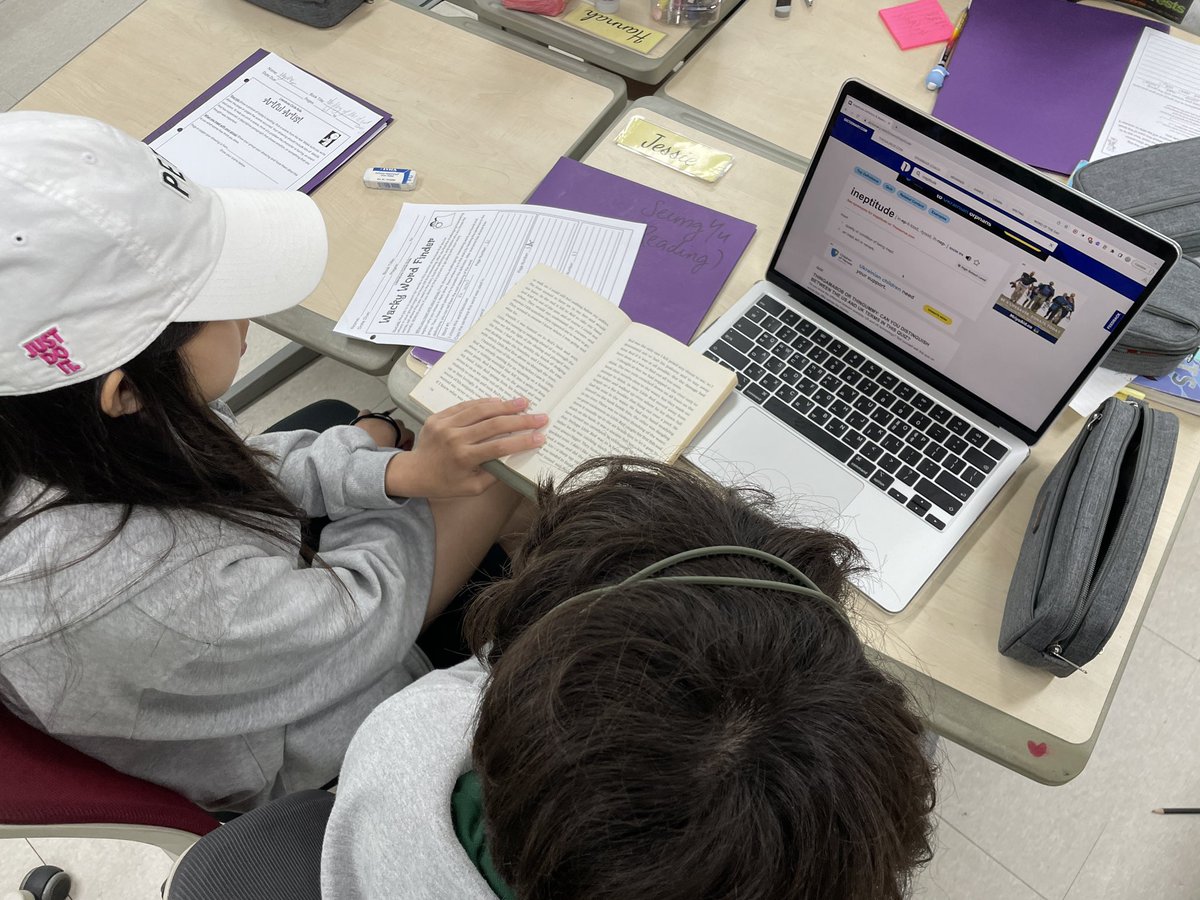 davidmrive's tweet image. 4R Book Clubs (collaborative literature circles): Ss co-construct a vision &amp;amp; expectations, delegate roles, conduct shared reading, work on independent tasks, &amp;amp; discuss work in order to strengthen comprehension &amp;amp;  boost social &amp;amp; communication skills. #reading #agency @SJA_Jeju💡📚